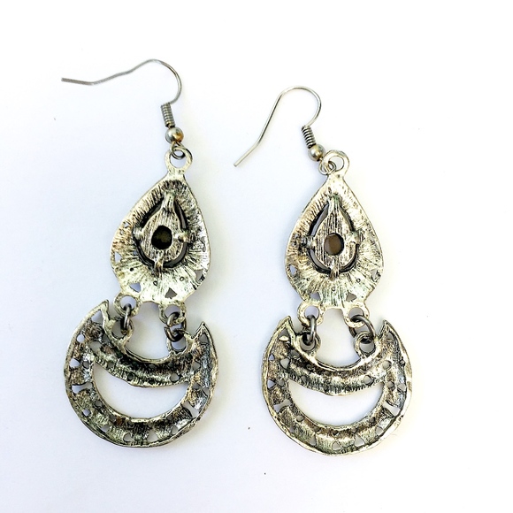 🌿FREE with Purchase 🌿Crescent Dangle Earrings - Picture 2 of 5